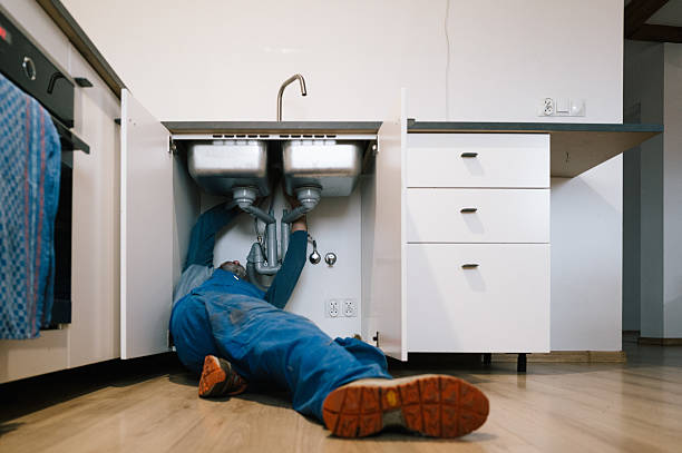 Professional Leak Detection technician working in Downers Grove, IL